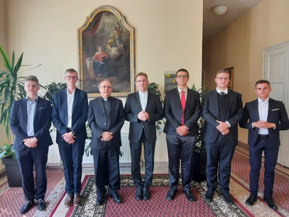 Susret sjemeništaraca Varaždinske biskupije s biskupom Božom Radošem